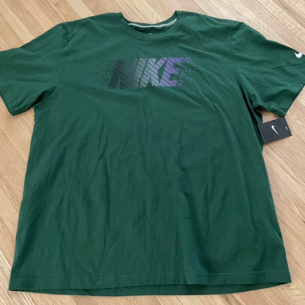 NWT Men’s Nike Green Short Sleeve Tee